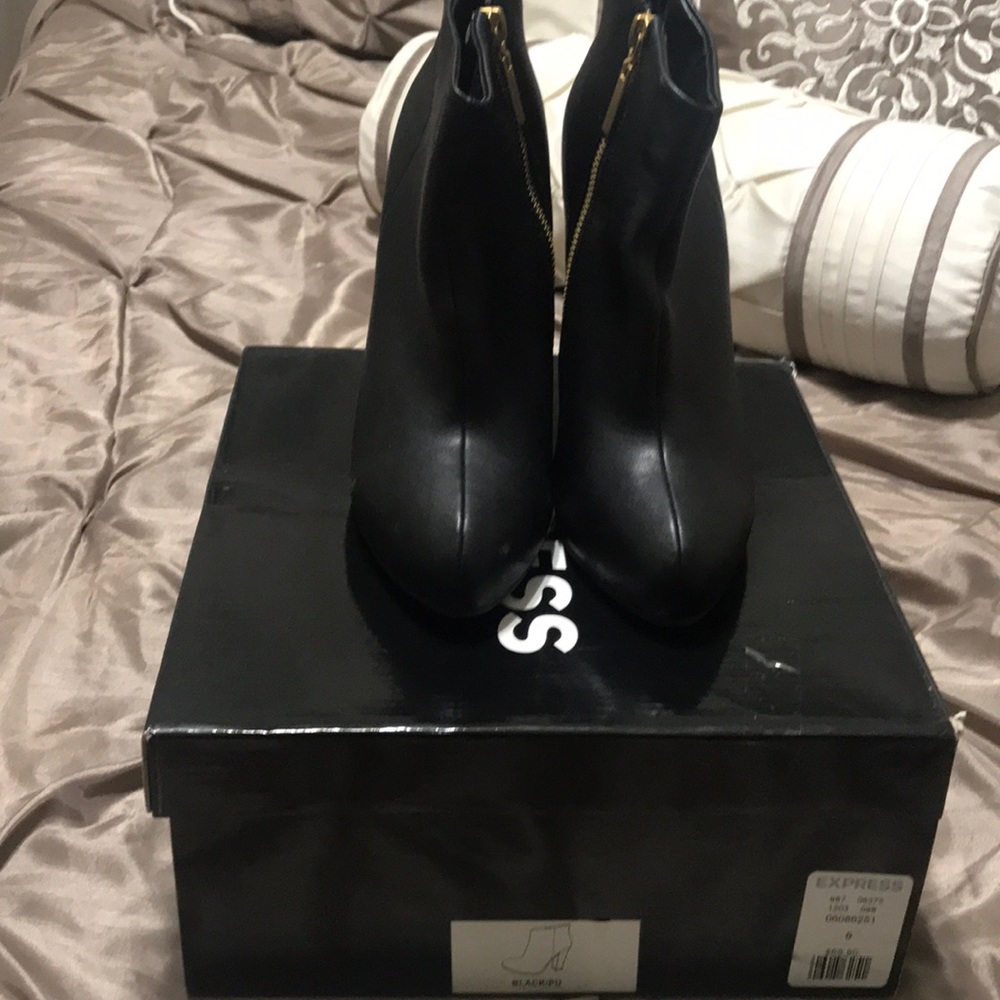 BLACK ANKLE BOOTS